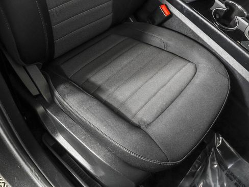 Used 2018 Ford Edge SE image 44