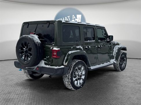 Used 2023 Jeep Wrangler Unlimited Sahara w/ Cold Weather Group image 9