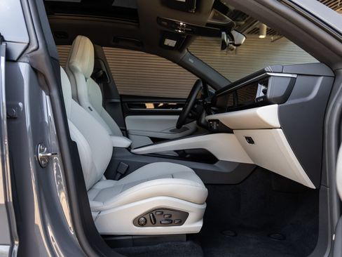 New 2025 Porsche Macan 4S Electric AWD/4WD image 40