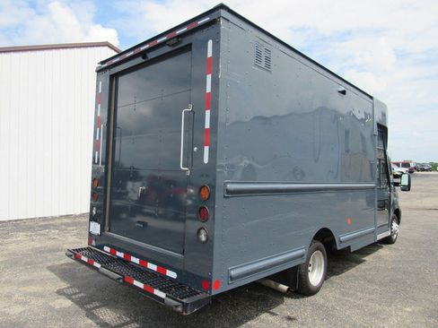 Used 2021 Ford Transit 350 DRW RWD image 3