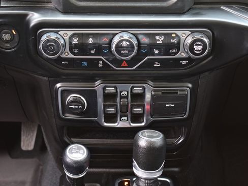 Used 2023 Jeep Wrangler Unlimited w/ Cold Weather Group AWD/4WD image 37