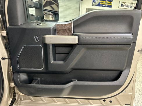 Used 2017 Ford F250 Lariat w/ Chrome Package image 54