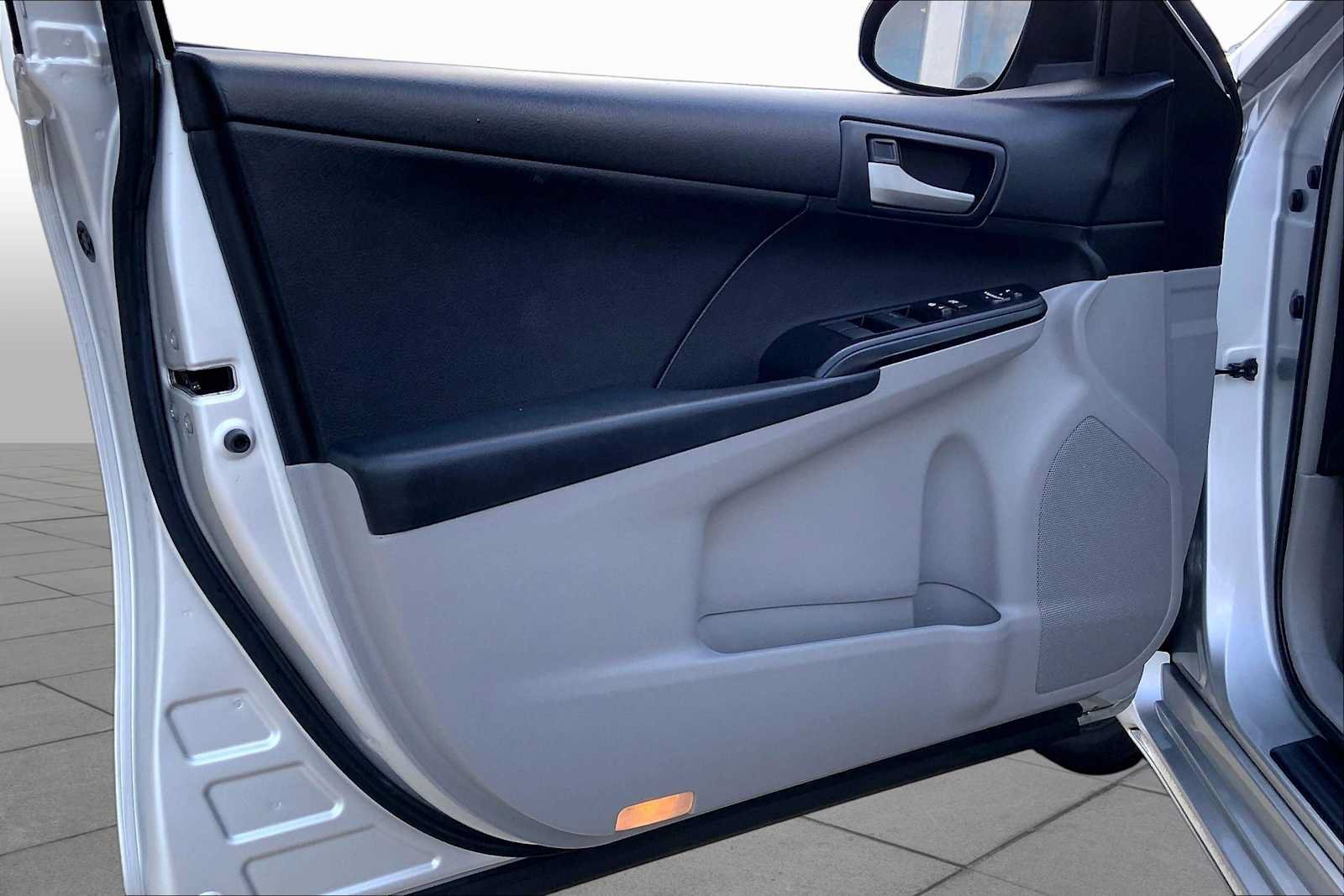 Used 2012 Toyota Camry LE FWD image 21