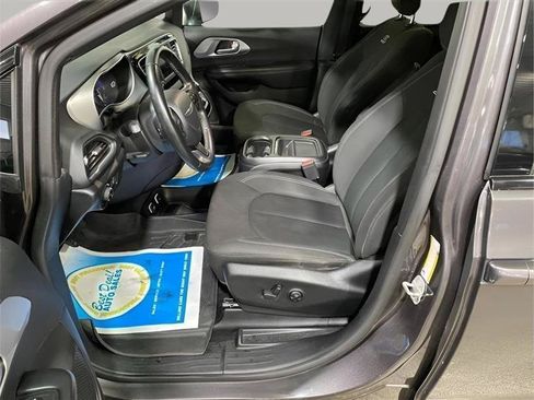 Used 2018 Chrysler Pacifica Touring Plus w/ S Appearance Package FWD image 19