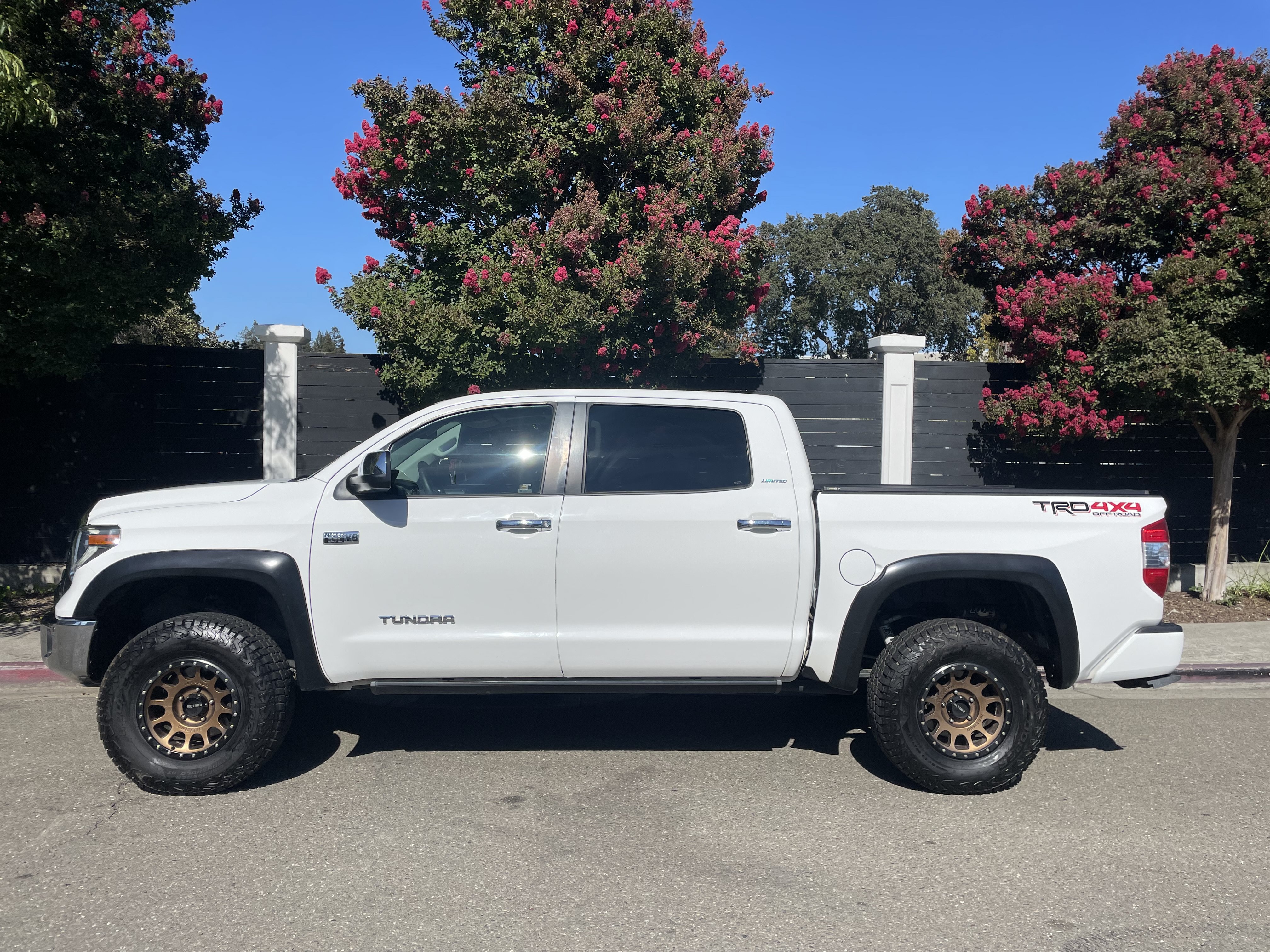 Used 2018 Toyota Tundra Limited w/ Limited Premium Package AWD/4WD image 6