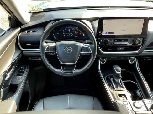 Used 2024 Toyota Grand Highlander XLE image 18