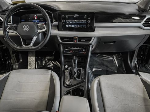Used 2025 Volkswagen Taos SE w/ Panoramic Sunroof Package image 25