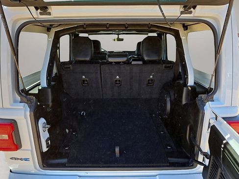 Used 2023 Jeep Wrangler Unlimited Sahara image 14