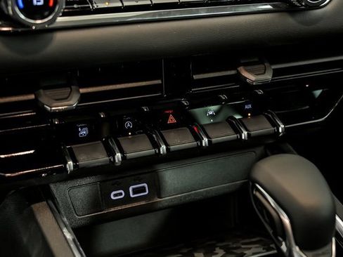 New 2026 GMC Canyon Elevation w/ Convenience Package image 17