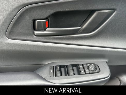 Used 2025 Toyota Prius LE image 11