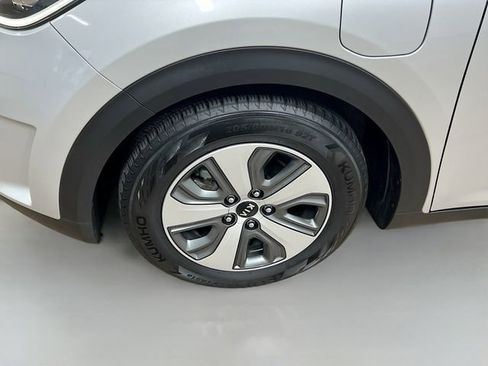 Used 2018 Kia Niro LX image 28