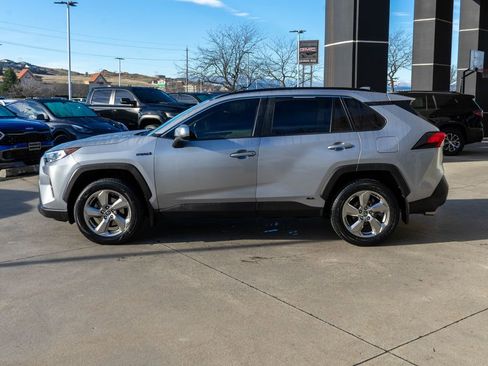 Used 2021 Toyota RAV4 XLE Premium image 4