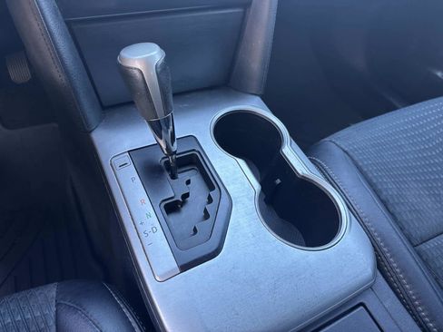 Used 2014 Toyota Camry SE image 24