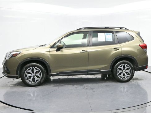Used 2022 Subaru Forester Premium image 4