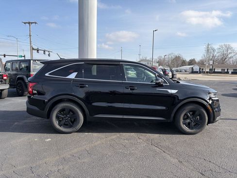 Used 2022 Kia Sorento LX image 9