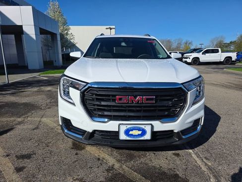 Used 2022 GMC Terrain SLE w/ Driver Convenience Package AWD/4WD image 6