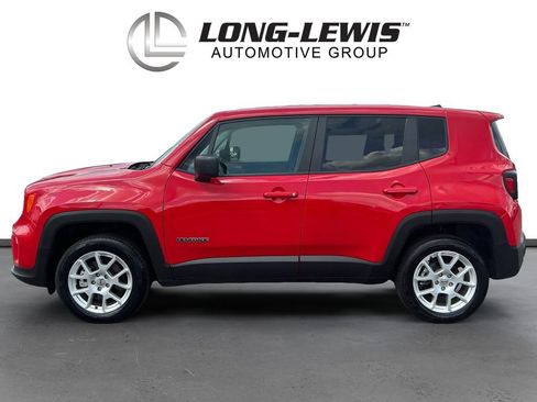 Used 2023 Jeep Renegade Latitude AWD/4WD image 2