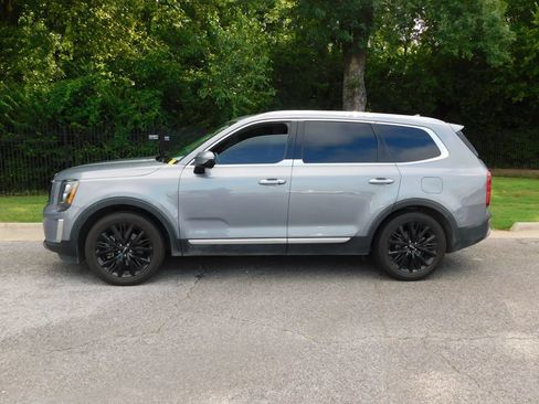 Used 2022 Kia Telluride SX w/ Towing Package FWD image 2