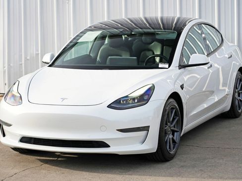 Used 2021 Tesla Model 3 Standard Range Plus image 48