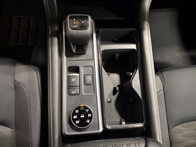 Used 2024 Nissan Pathfinder SV w/ Cargo Package AWD/4WD image 18