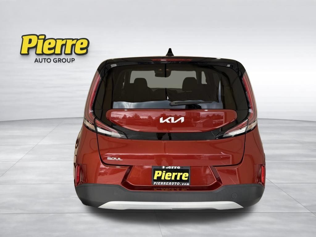 Used 2023 Kia Soul LX w/ LX Technology Package FWD image 3