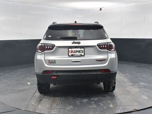 Used 2024 Jeep Compass Trailhawk image 8