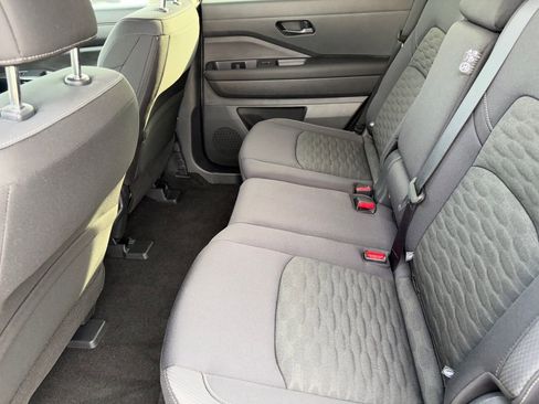 Used 2025 Nissan Pathfinder SV image 26