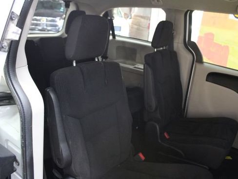 Used 2019 Dodge Grand Caravan SE w/ Rear Park Assist Package FWD image 9