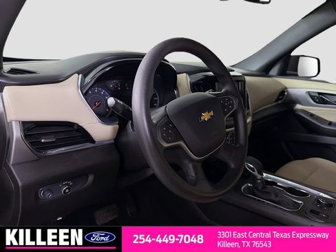 Used 2022 Chevrolet Traverse LS FWD image 11
