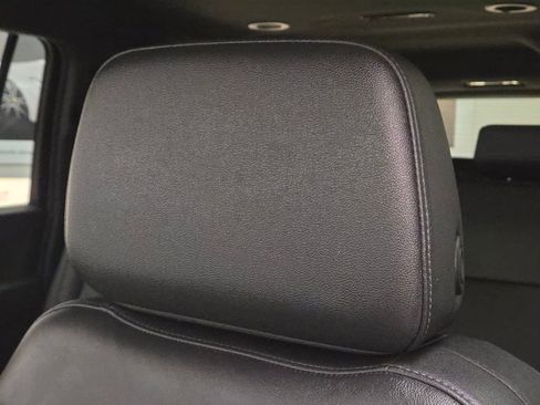 Used 2025 Chevrolet Suburban LT image 32