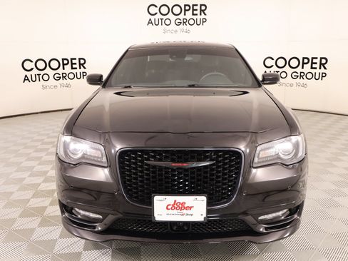 Used 2023 Chrysler 300 S w/ Comfort Group RWD image 10