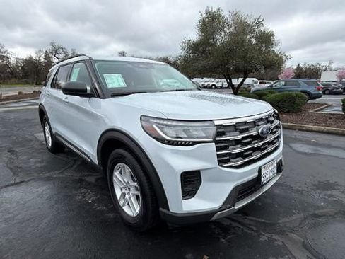 Used 2025 Ford Explorer Active image 2