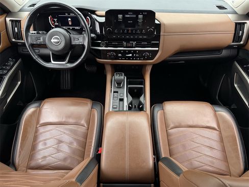 Used 2023 Nissan Pathfinder Platinum image 9