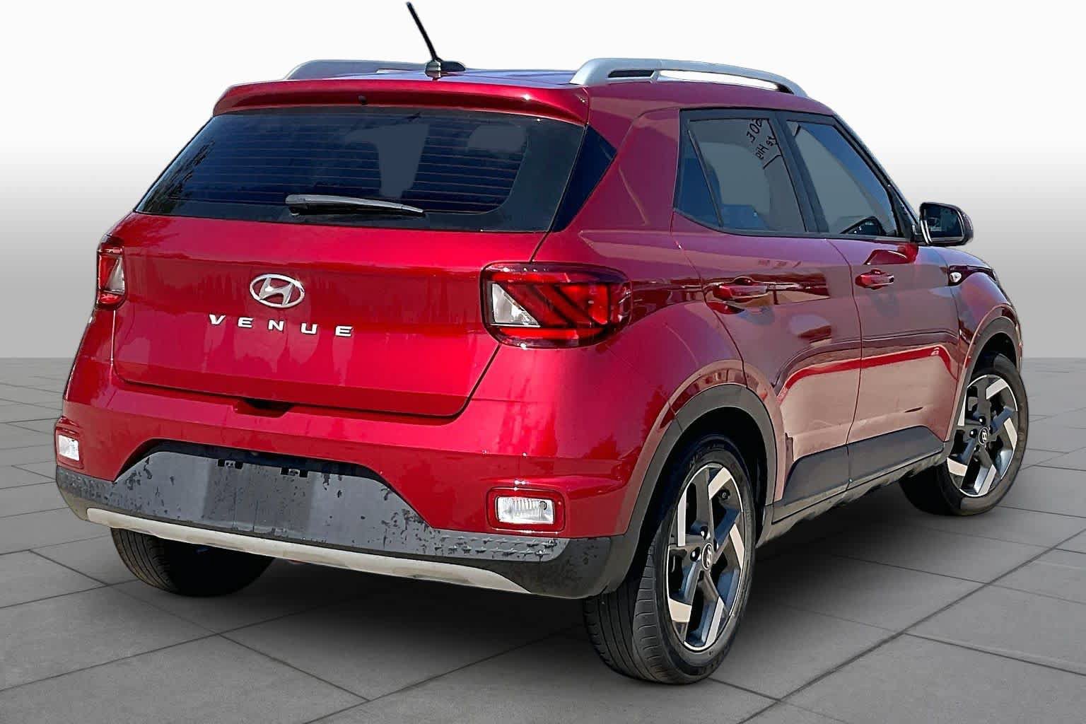 Used 2023 Hyundai Venue SEL w/ Cargo Package FWD image 12