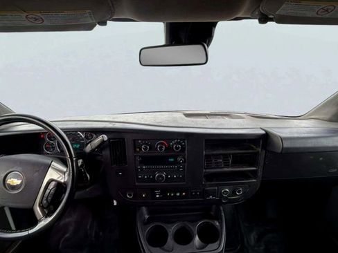 Used 2019 Chevrolet Express 3500 Extended w/ Driver Convenience Package image 9
