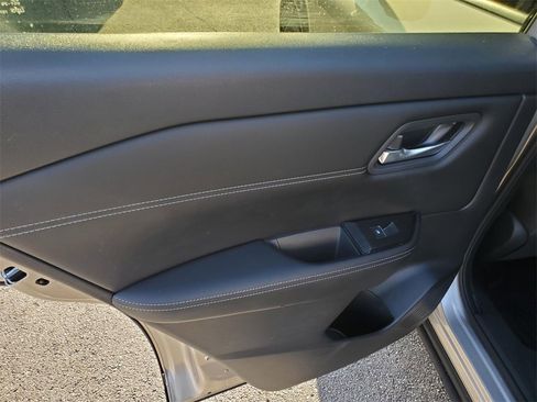 Certified 2025 Nissan Rogue SL image 11