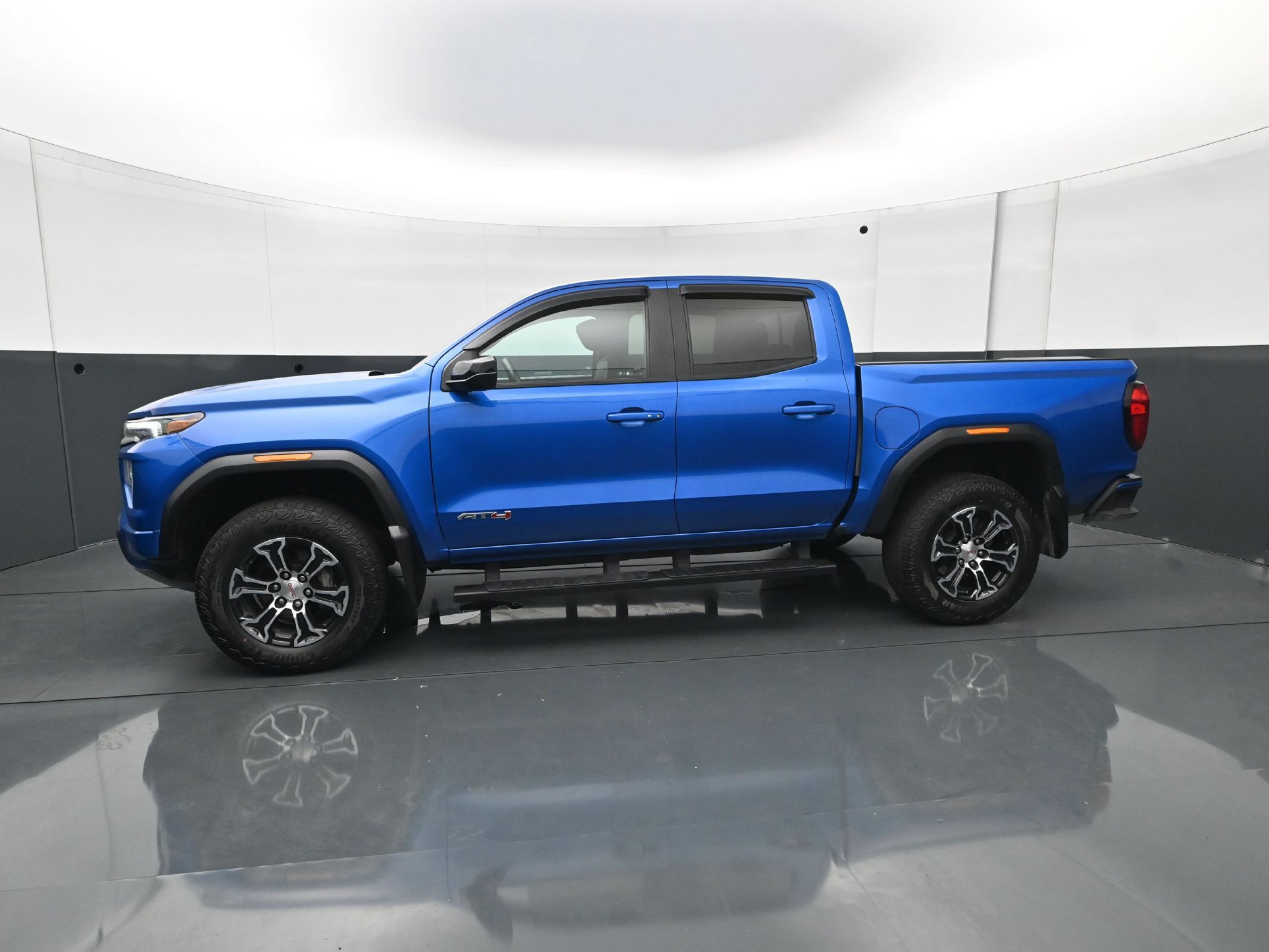 Used 2023 GMC Canyon AT4 w/ AT4 Premium Package AWD/4WD image 3