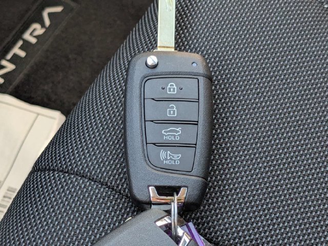 Used 2026 Hyundai Elantra SE FWD image 26