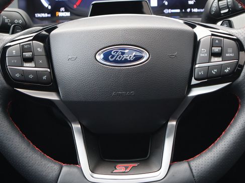 Used 2025 Ford Explorer ST image 19
