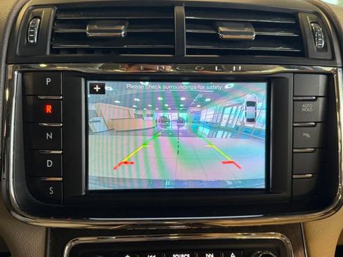 Used 2017 Lincoln Continental Select w/ Climate Package FWD image 31