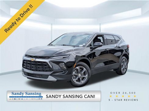 Used 2025 Chevrolet Blazer LT FWD image 1