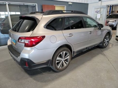 Used 2018 Subaru Outback 3.6R Limited image 6
