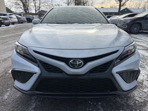 Used 2023 Toyota Camry SE image 2