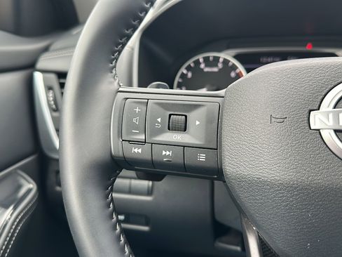 Certified 2025 Nissan Rogue SV image 29