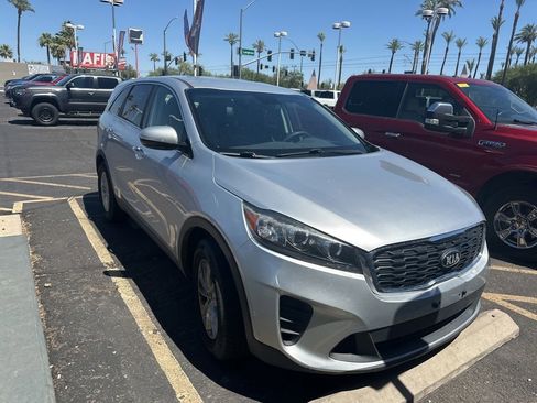Used 2019 Kia Sorento FWD V6 image 1