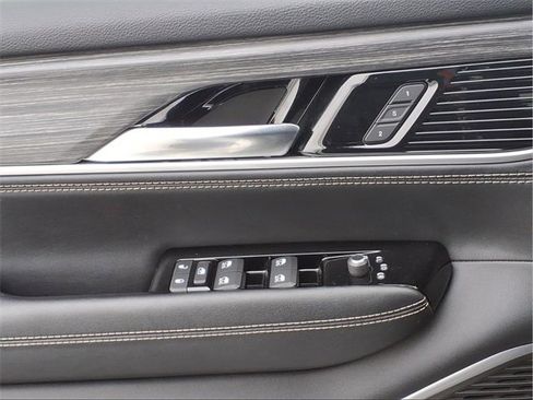 Used 2024 Jeep Wagoneer L Series II w/ Flexible Seating Group image 17