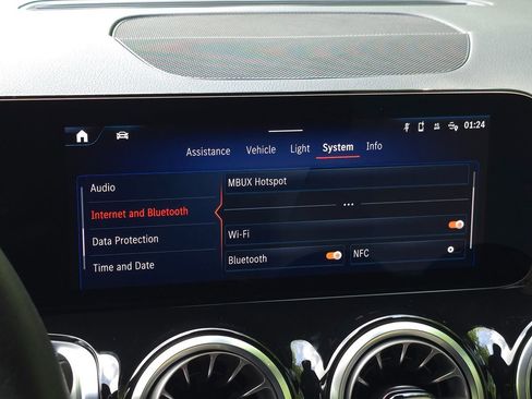 Used 2025 Mercedes-Benz EQB 300 4MATIC image 54