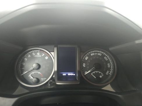 Used 2018 Toyota Tacoma TRD Off-Road w/ Technology Package AWD/4WD image 25
