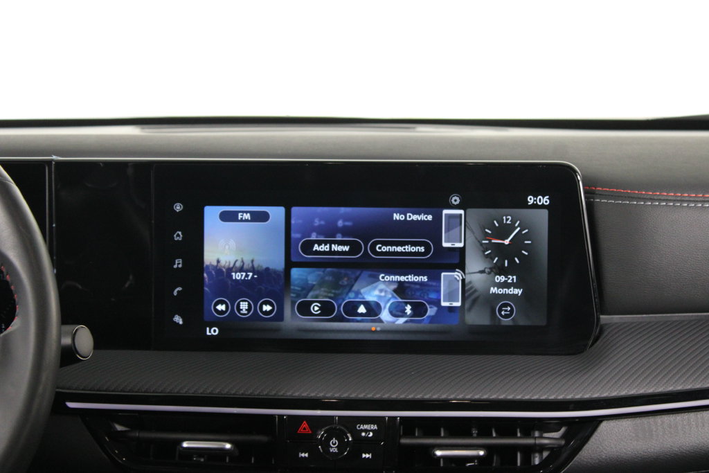 Certified 2025 Nissan Kicks SR FWD image 9