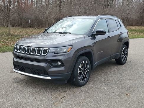 Used 2023 Jeep Compass Limited AWD/4WD image 2